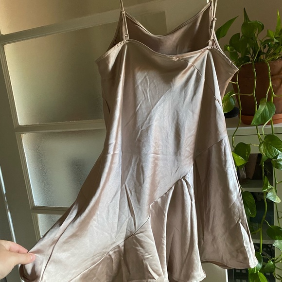 Silky dress - Picture 3 of 4